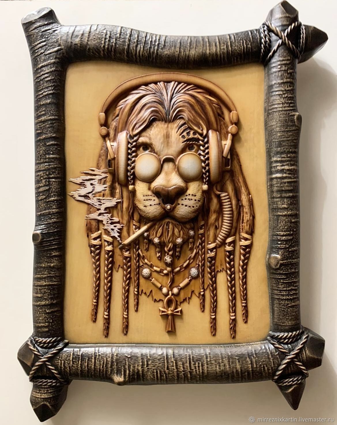 3191984c0eaa7b7da064adea32dm-kartiny-i-panno-reznoe-derevyannoe-panno-lev.jpg