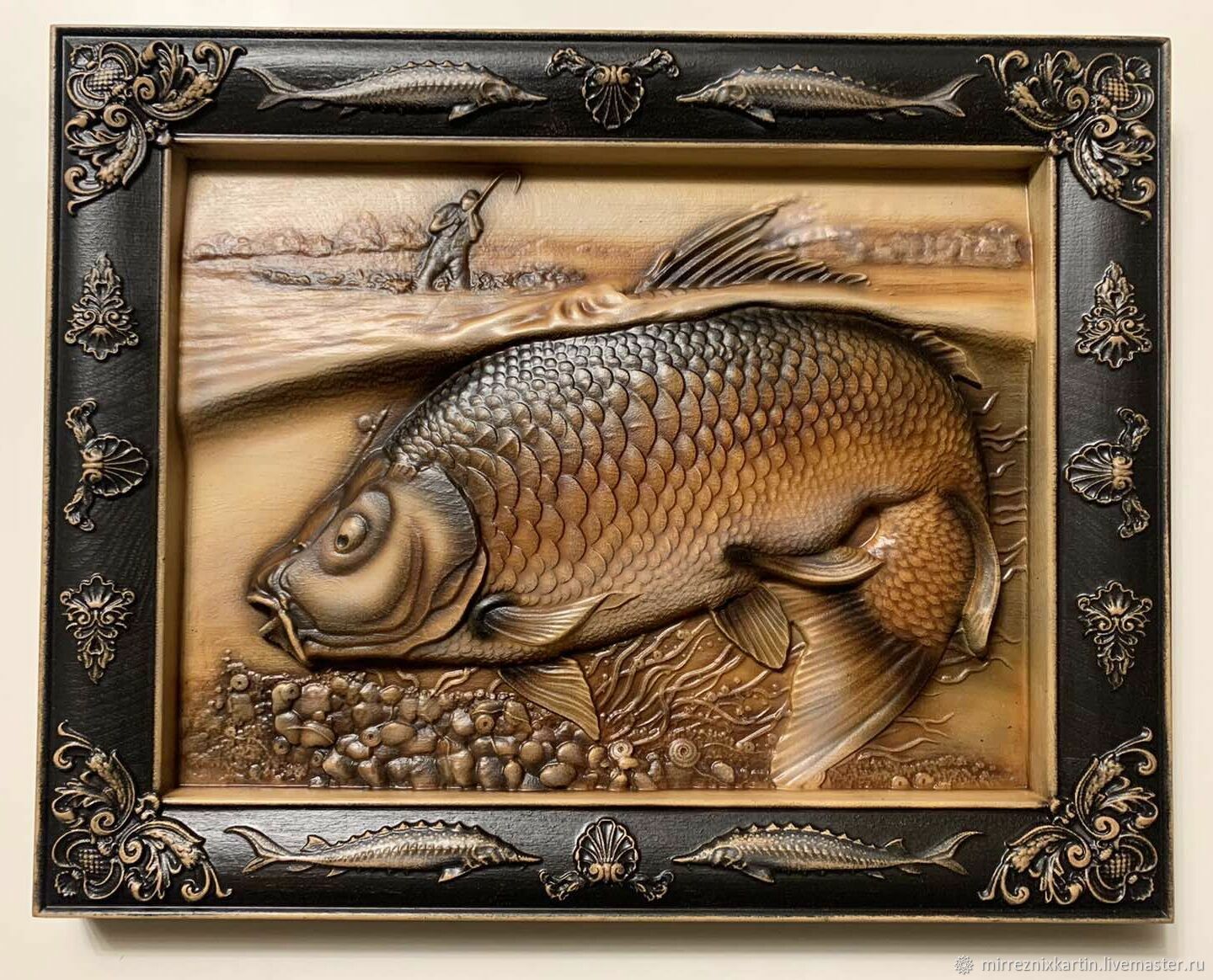 a775db5437b53b39eb772bc7c6x1-kartiny-i-panno-reznoe-derevyannoe-panno-karp-karas.jpg